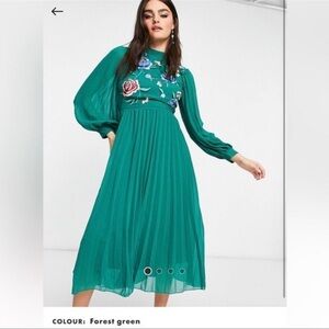 ✨New Embroidered Midi Dress